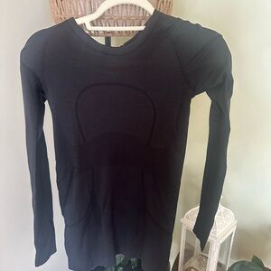 Lululemon Athletica Black Fitted Long Sleeve Sweatshirt